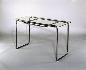 Stahlrohr-Glastisch B 19, Entwurf von Marcel Breuer, 1928, Bauhaus-Archiv / Museum für Gestaltung Stahlrohr-Glastisch B 19, Entwurf von Marcel Breuer, 1928, Bauhaus-Archiv / Museum für Gestaltung